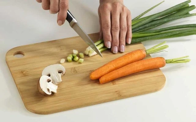 Tabla De Cortar De Bambú Wenko 23 X 0,8 X 15 Cm 2 Tabla De Cortar De Bambú Wenko 23 X 0,8 X 15 Cm - Imagen 2